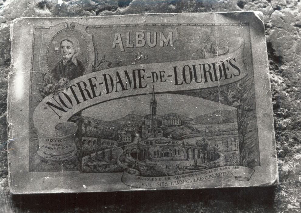 livre : Album Notre-Dame-de-Lourdes - © Ministère de la Culture (France), Médiathèque du patrimoine et de la photographie, diffusion RMN-GP