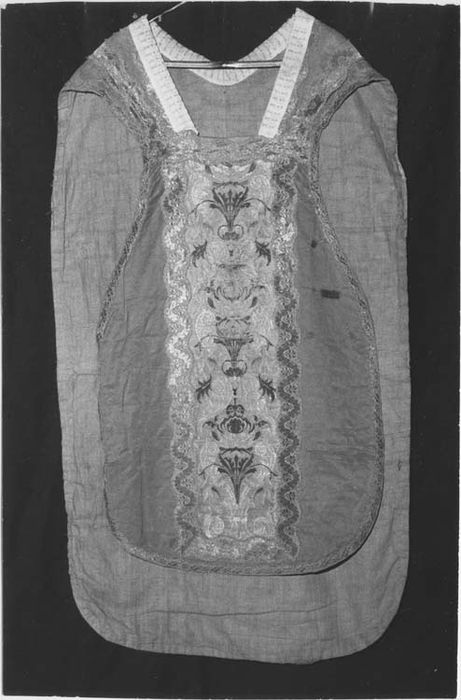 chasuble (ornement rouge)