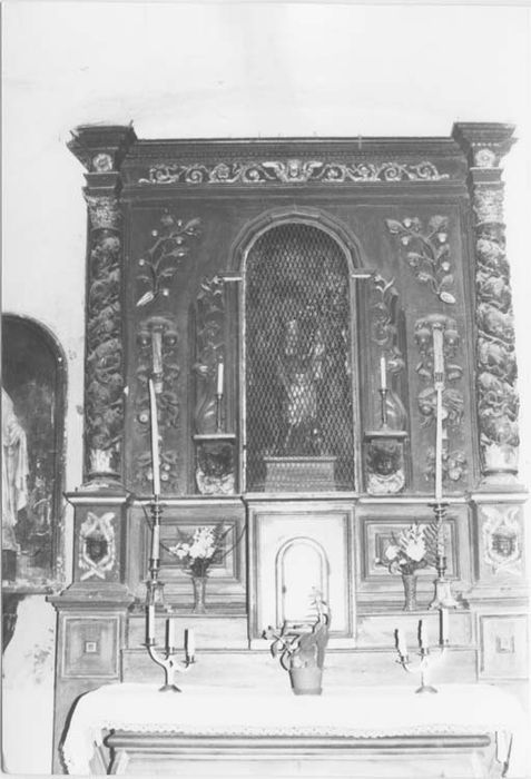 autel latéral, retable et statue : Vierge