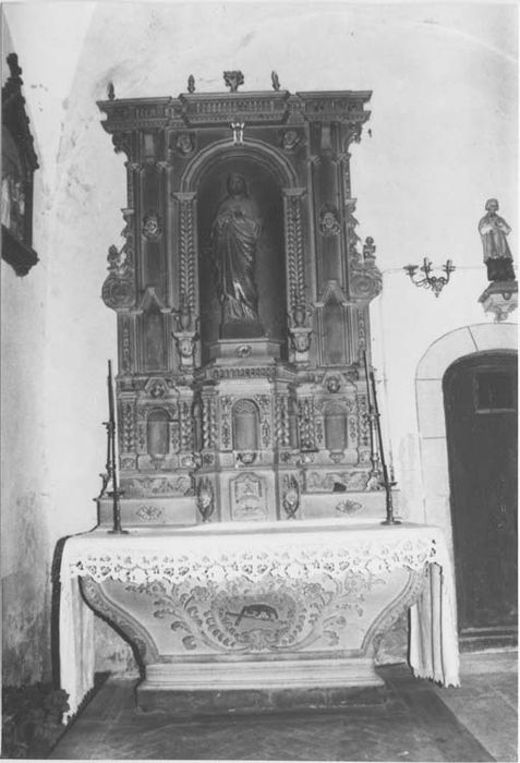 autel latéral, retable et tabernacle