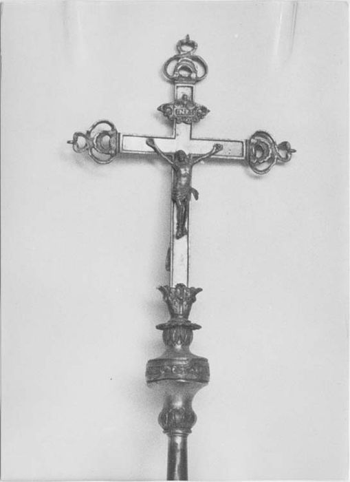 croix de procession et sa hampe