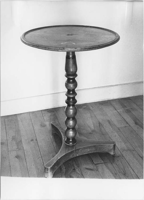 table dite guéridon de dentellière  - © Ministère de la Culture (France), Médiathèque du patrimoine et de la photographie, Tous droits réservés