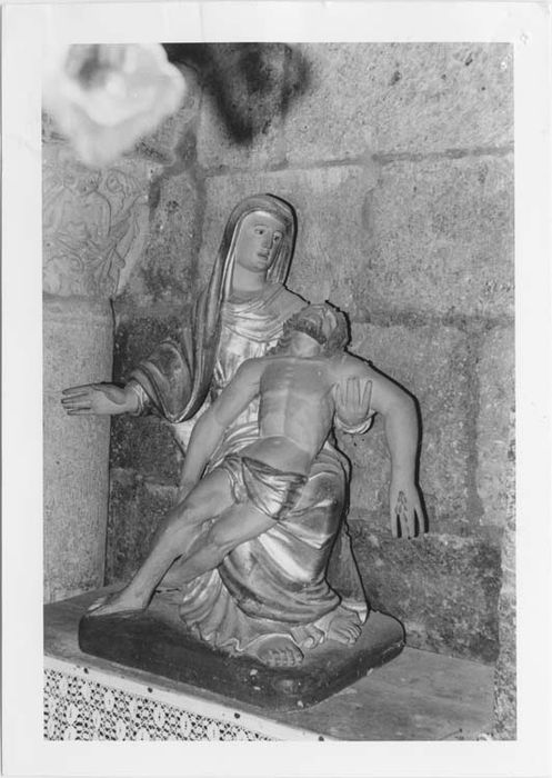 Groupe sculpté : Vierge de Pitié