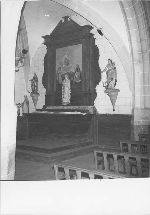 autel d'une chapelle latérale nord