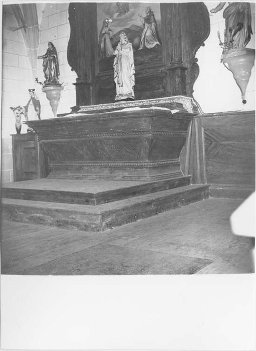 autel d'une chapelle latérale nord, vue partielle