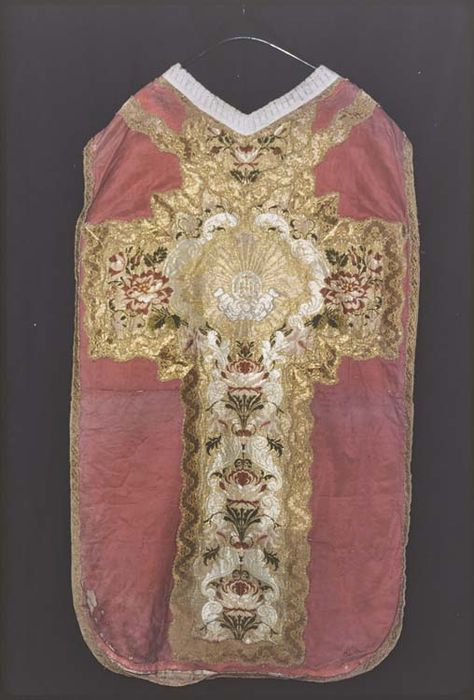 chasuble (ornement rouge) 