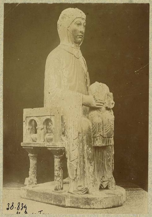 groupe sculpté : Vierge en majesté