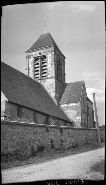 Le clocher et la façade latérale