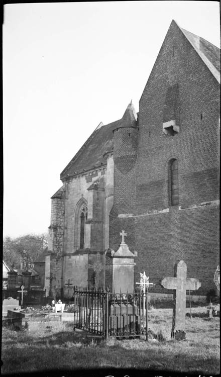 Le transept vu du cimetière