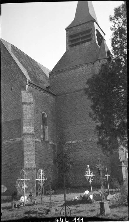 Face nord du clocher, vu du cimetière