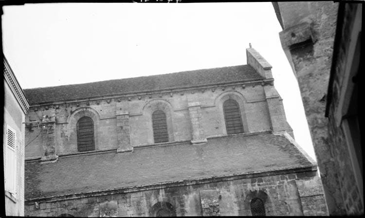 Fenêtres hautes et toiture du bas-côté