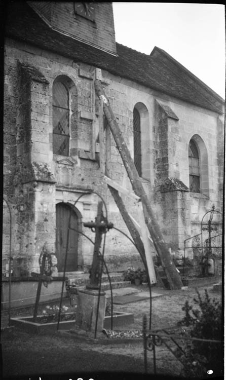 Façade latérale, fenêtres ; étais