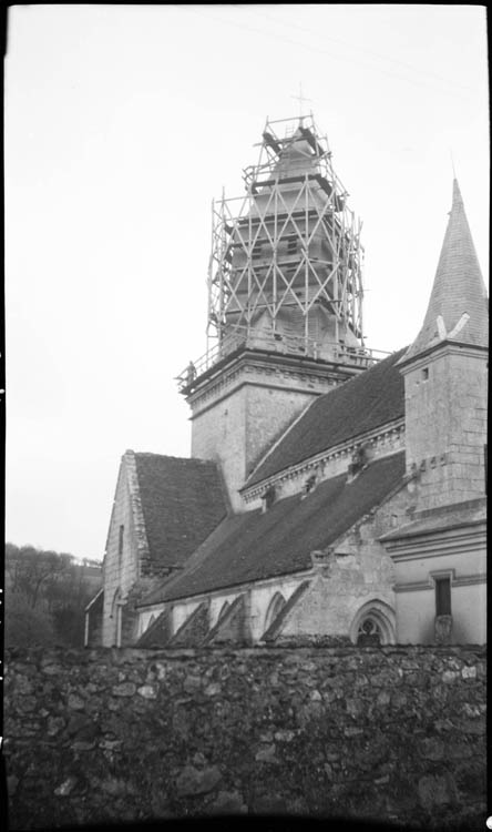 Clocher échafaudé