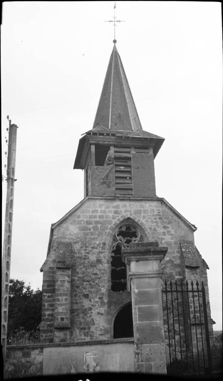 Façade occidentale et clocher ; dégradations