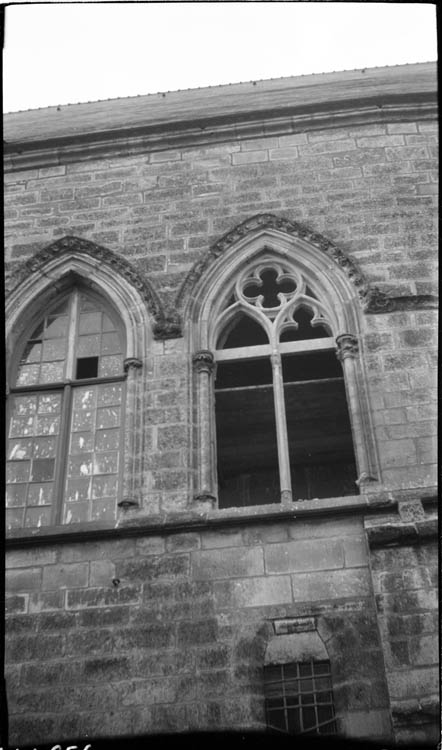 Détail d’une façade : fenêtres en tiers-point