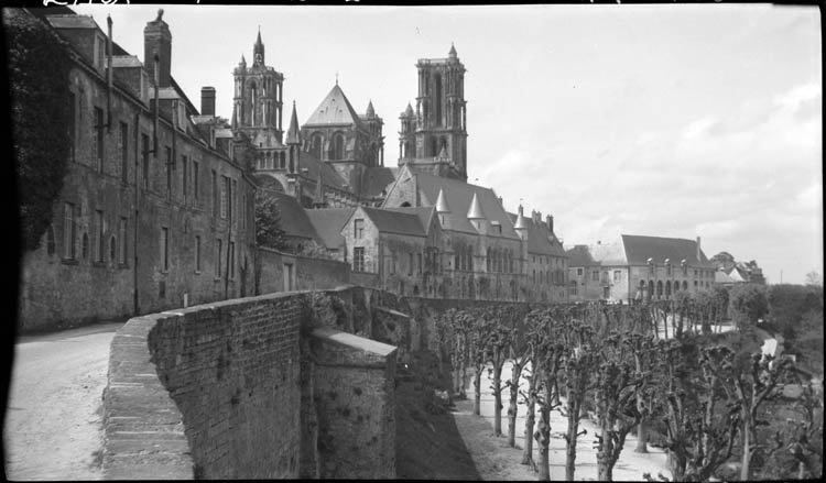 Abords depuis les remparts et la promenade en contrebas