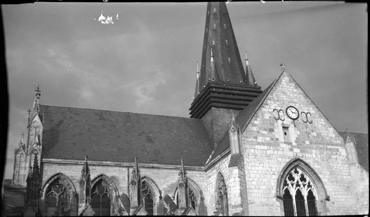 Vue du transept, de la nef et du clocher