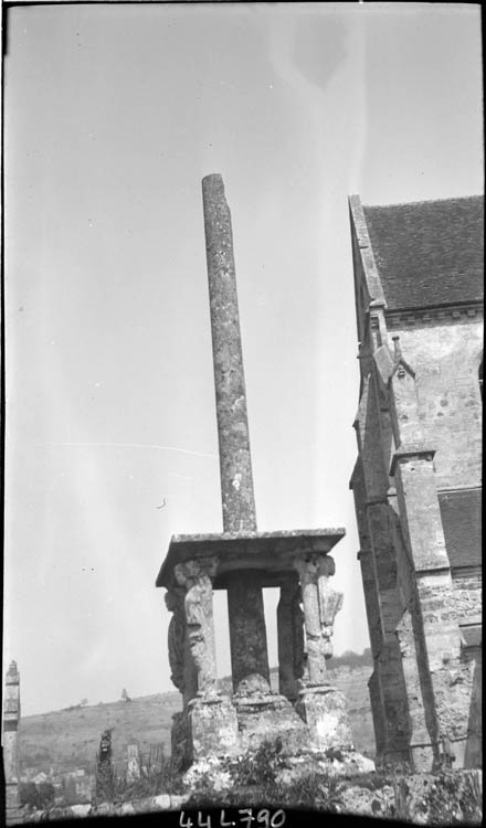 Croix de cimetière, tronquée