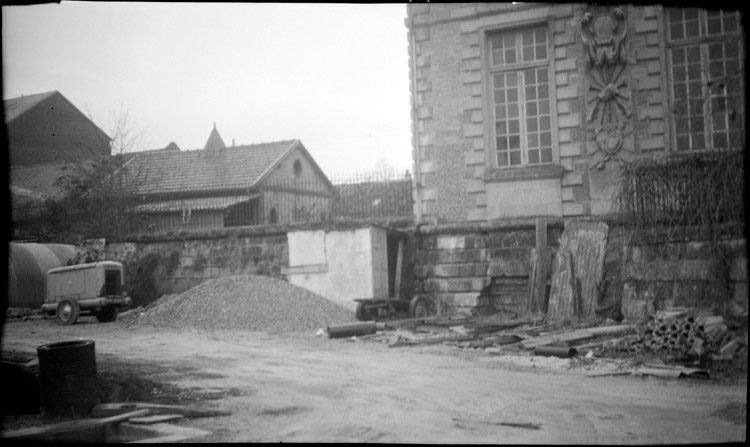 Chantier au pied de la façade