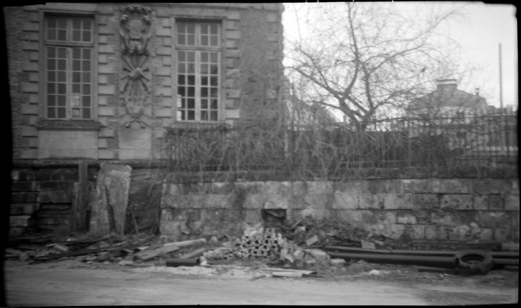 Chantier au pied de la façade