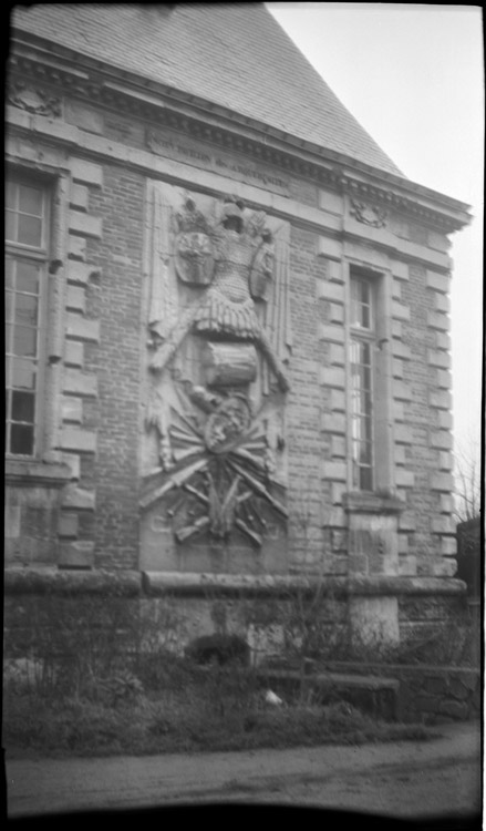 Motif sculpté sur la façade