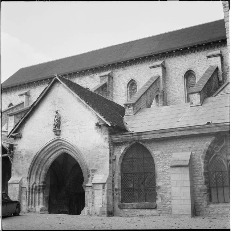 Façade latérale : entrée