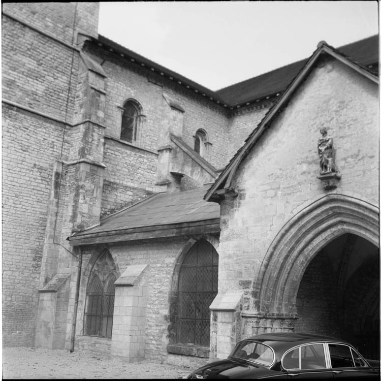 Façade latérale : entrée