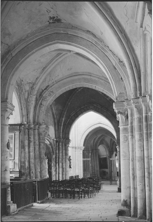 Intérieur, bas-côté