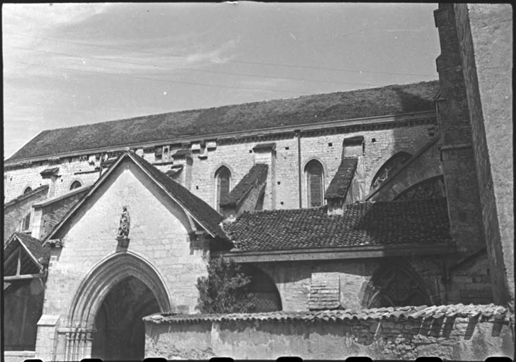 Façade latérale : entrée