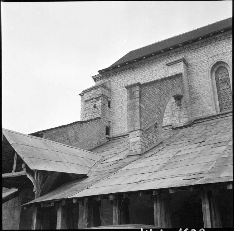 Façade latérale, couverture du porche