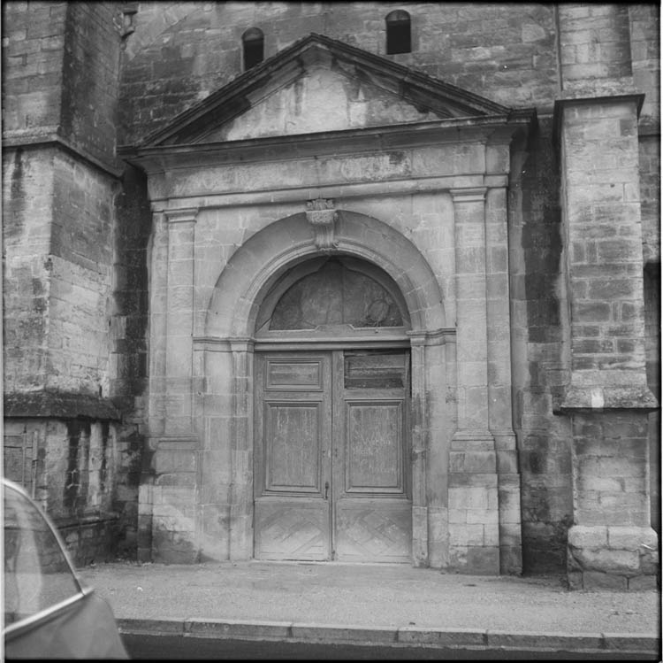 Porte centrale de la façade ouest