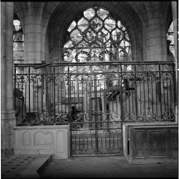 Intérieur, grille du choeur