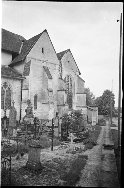 Murs pignons donnant sur le cimetière