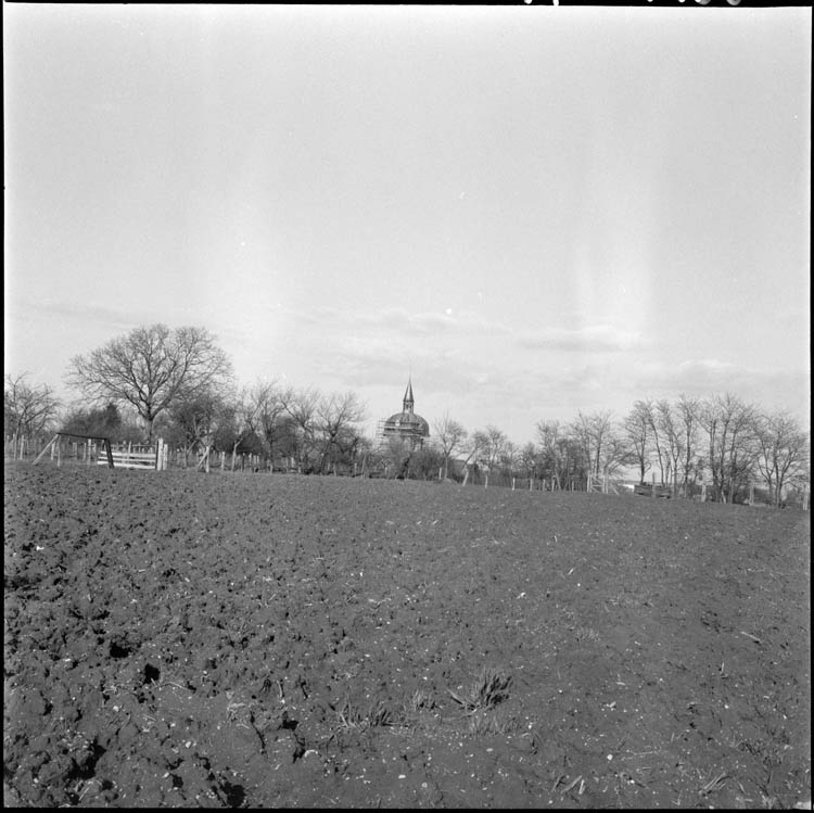 Clocher vu de la campagne