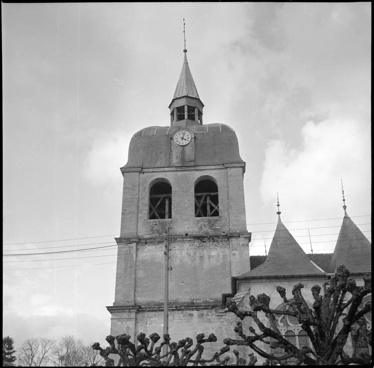 Clocher et partie de la façade latérale