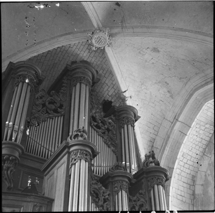 Intérieur, état de la voûte surplombant l’orgue