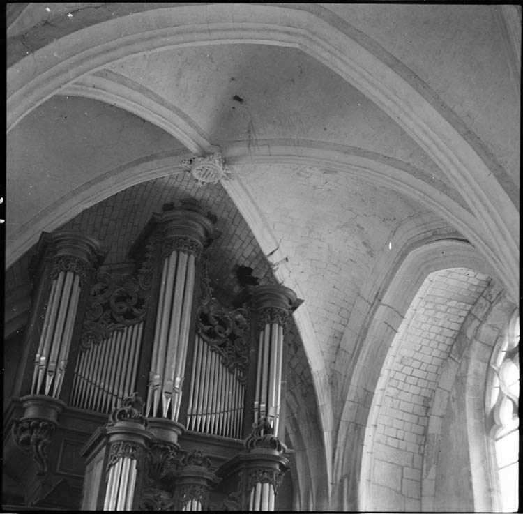 Intérieur, état de la voûte surplombant l’orgue