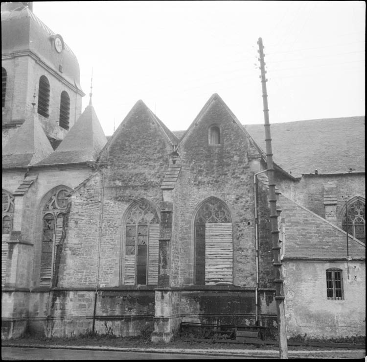 Façade sud ; fenêtres obturées