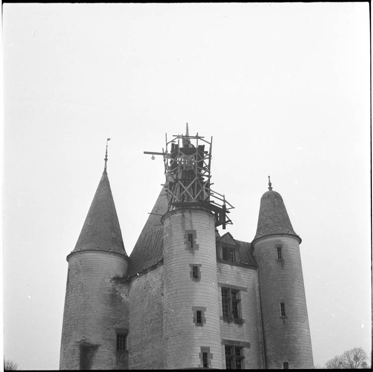 Châtelet ; tourelle échafaudée