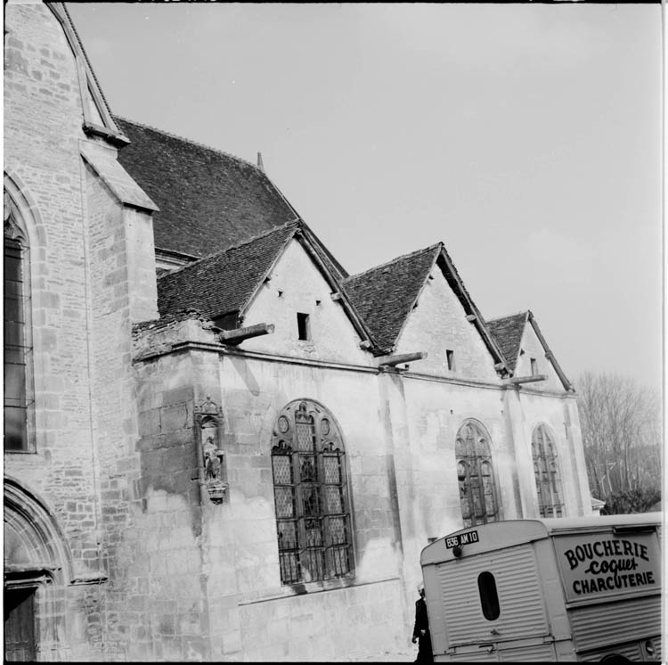 Bas-côté ; camion de la « boucherie charcuterie Coquet »