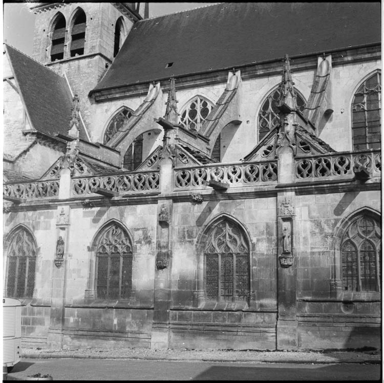 Façade latérale, bas-côté