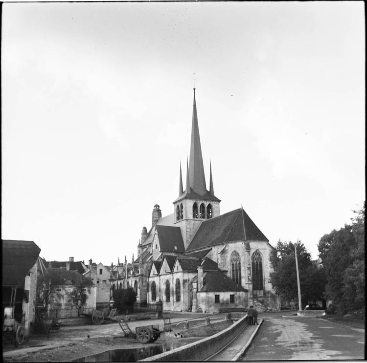 Vue d'ensemble de l'édifice côté chevet