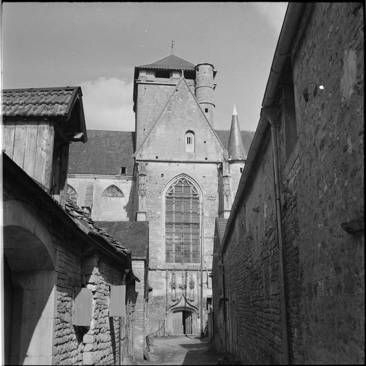 Entrée sur la façade latérale