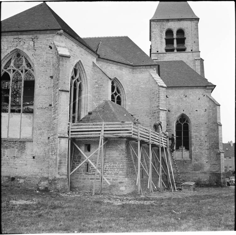 Façades est et clocher ; échafaudage