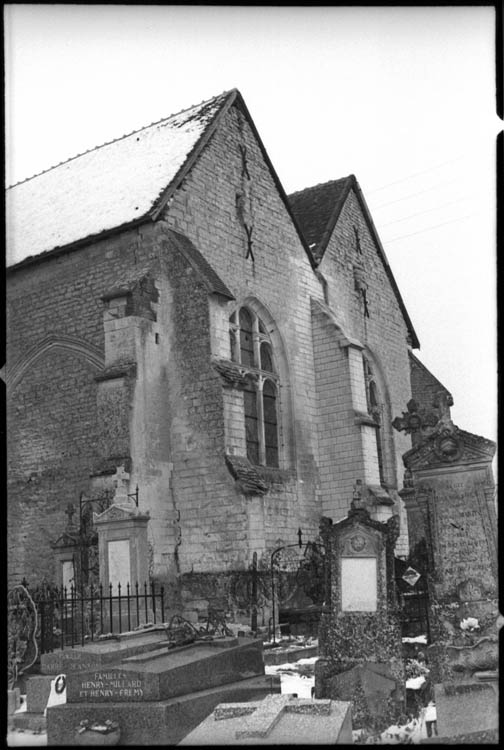 Façade à pignons vue du cimetière