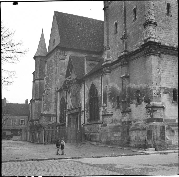 Façade latérale ; échafaudage et palissade