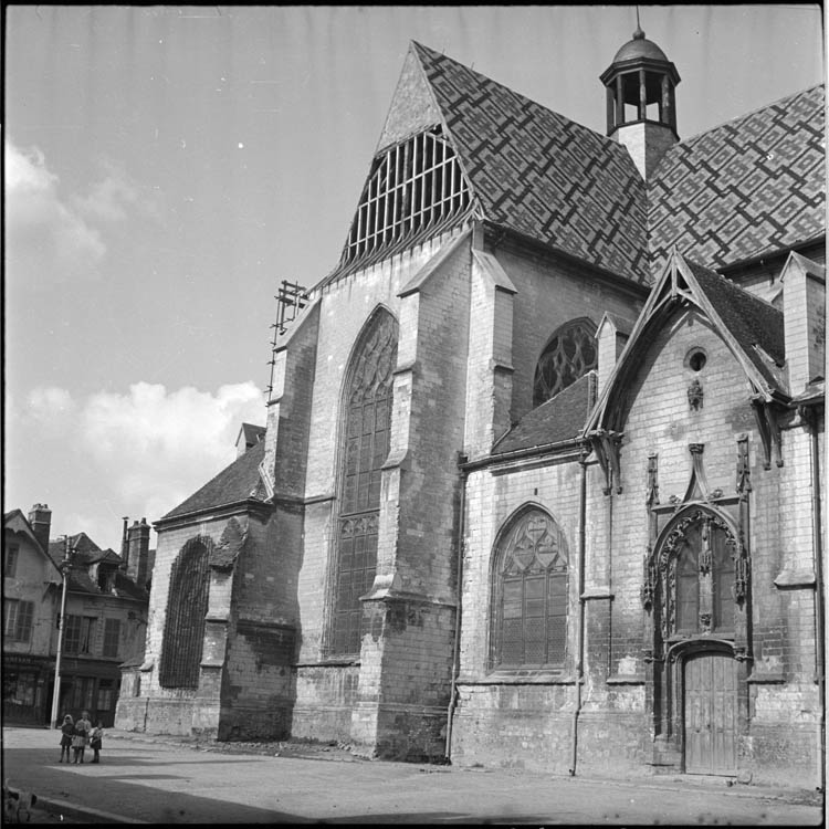 Transept ; pignon en cours de réfection