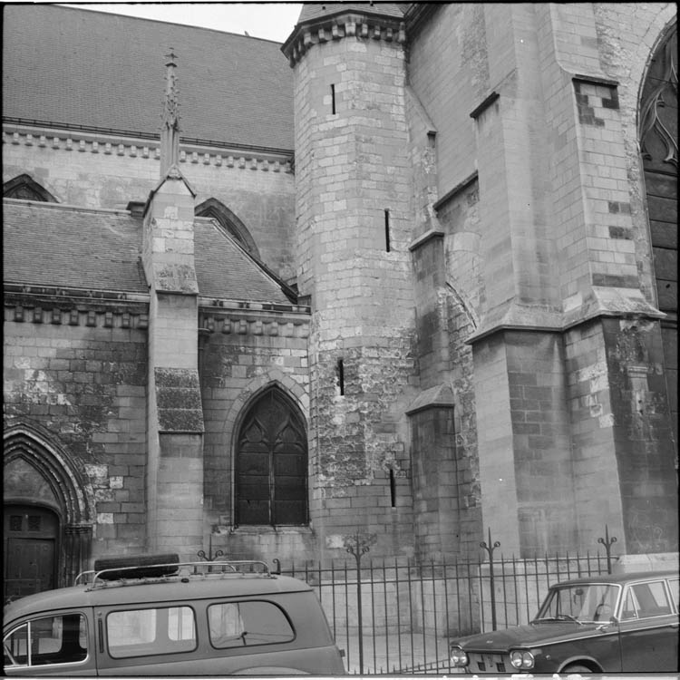 Façade latérale : tour d'escalier