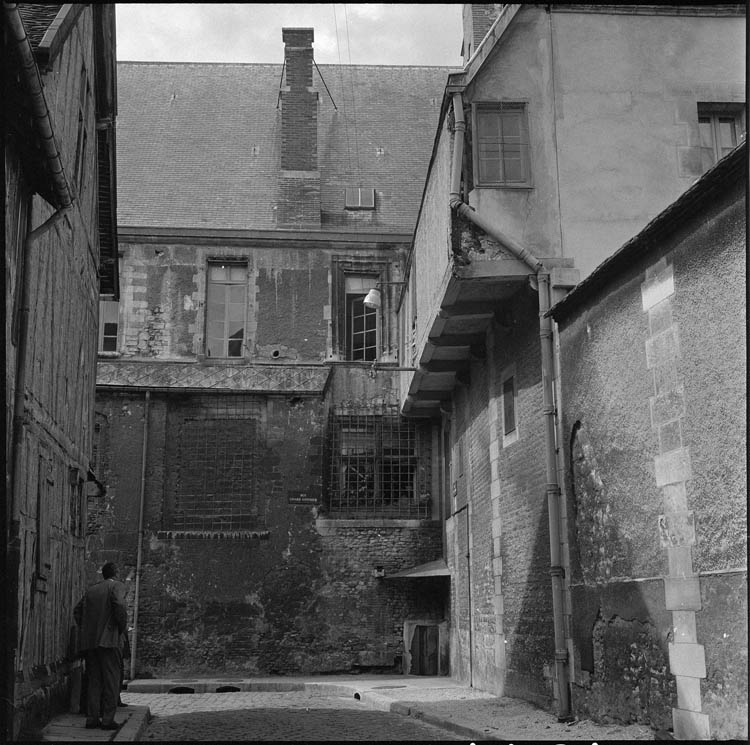 Façades en encorbellement sur la rue de la Crosse