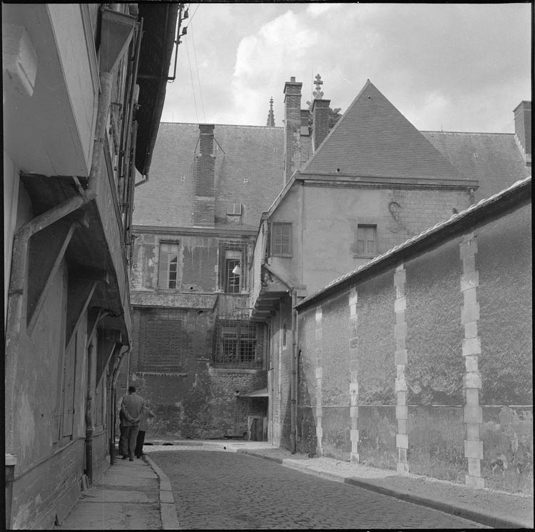 Façades en encorbellement sur la rue de la Crosse